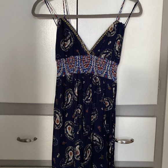 Never worn cute and flowy maxi dress - Picture 1 of 4
